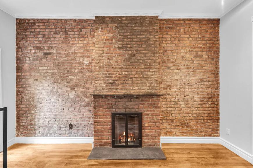 562 Hudson St – photo 4