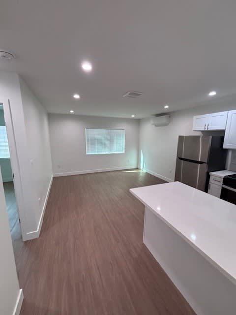 205 1/2 W. Colden Ave – photo 2