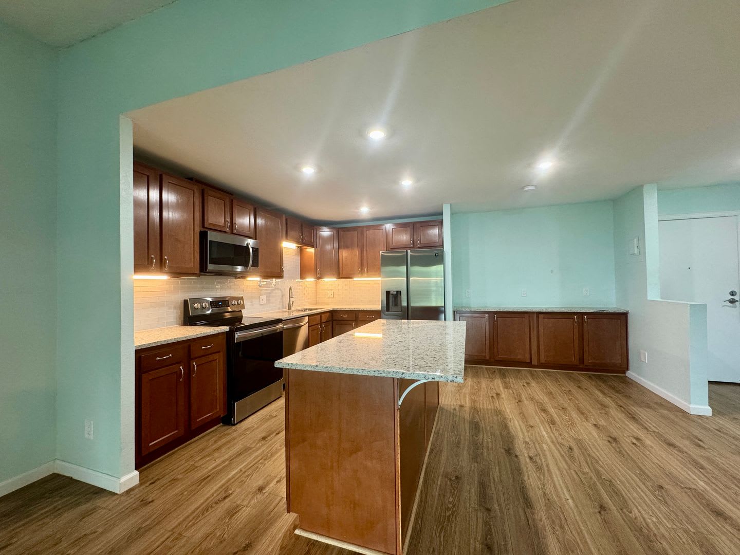 55 Large 2 Bed 2 Bath Condo – photo 4