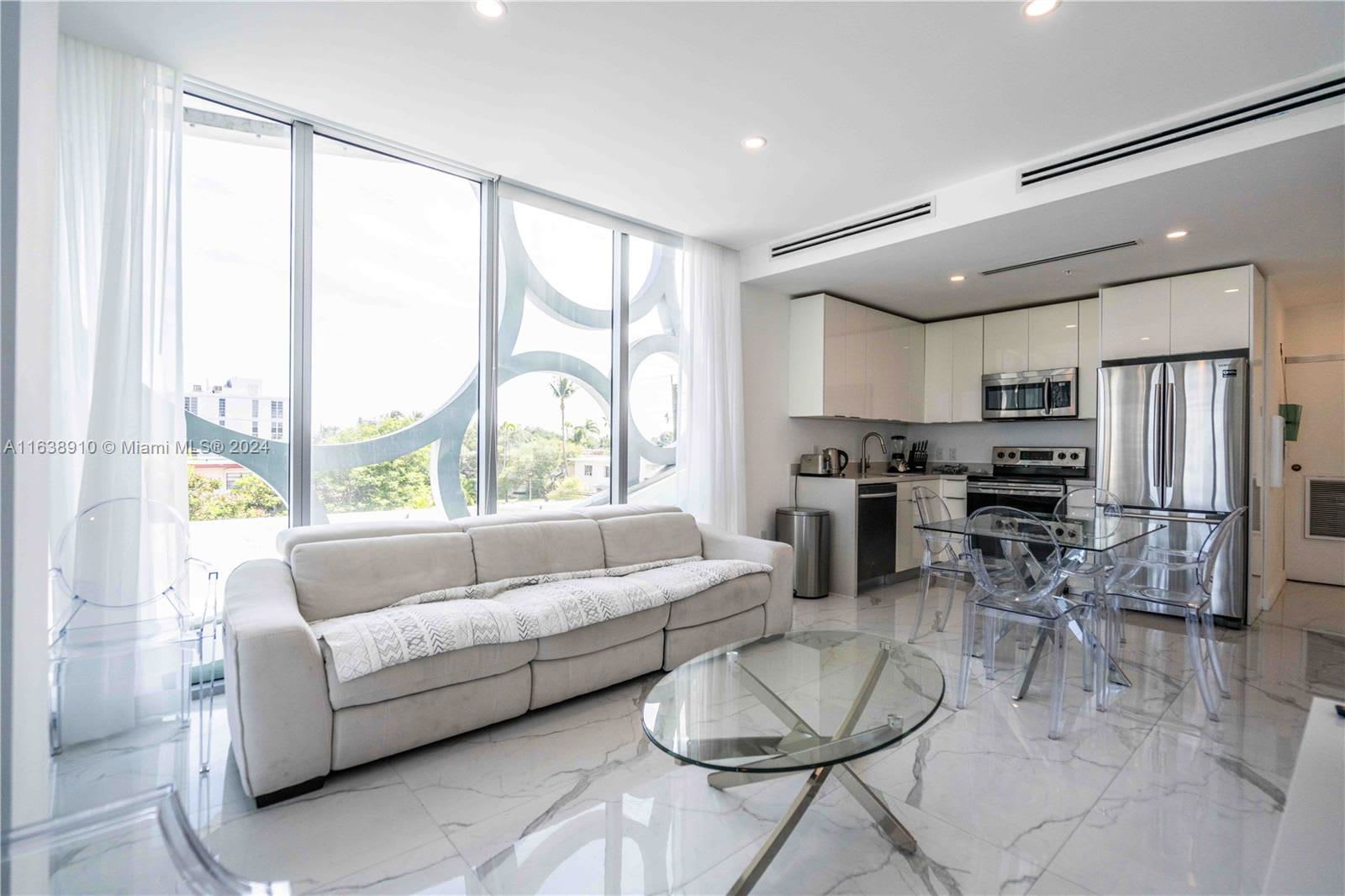 8425 Crespi Boulevard – photo 4