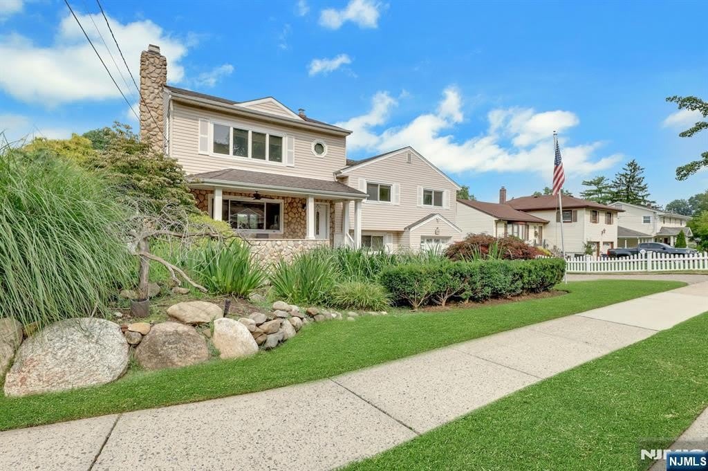 379 Leonard Drive – photo 4
