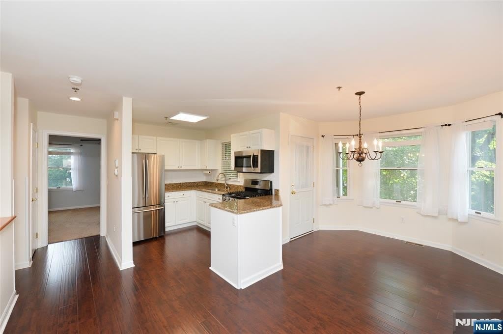 45 Royal Avenue – photo 1