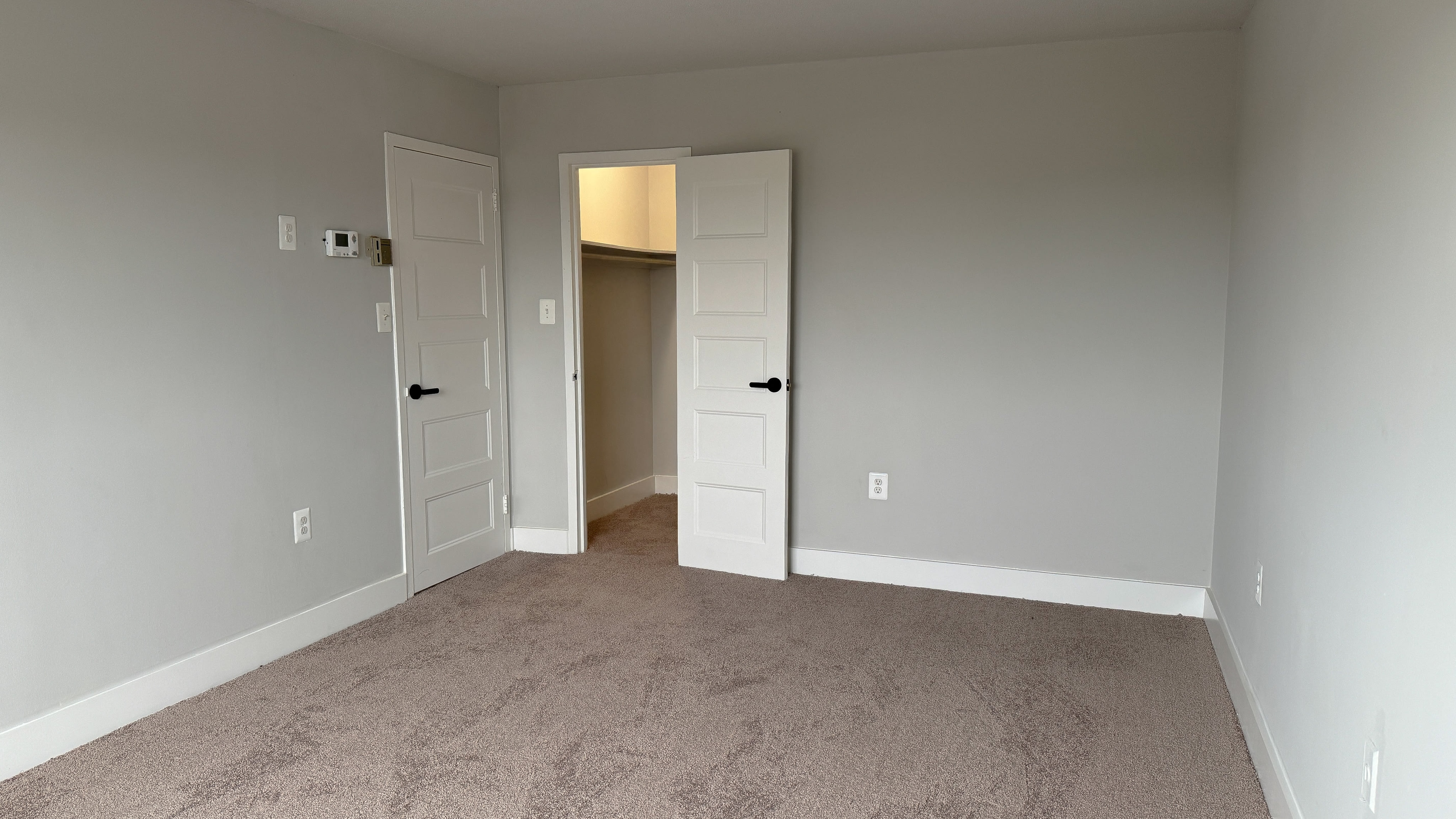 Hampshire Tower Apartments – photo 5