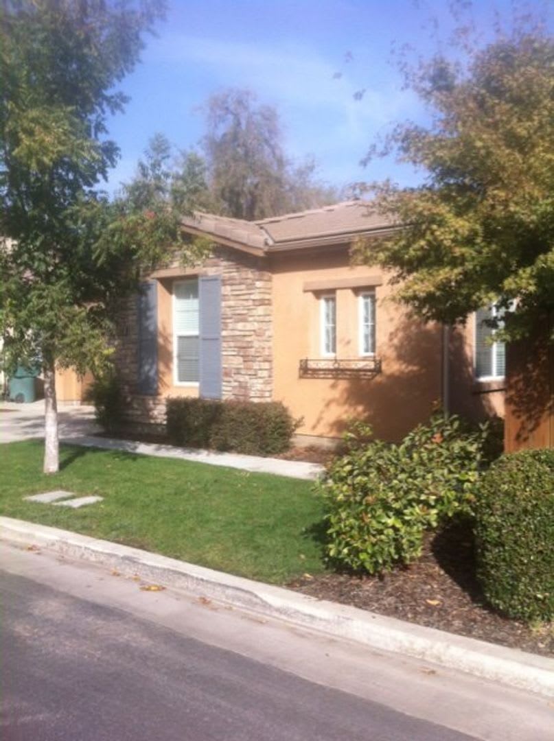 2 bed 2 bath gated community home! – photo 3