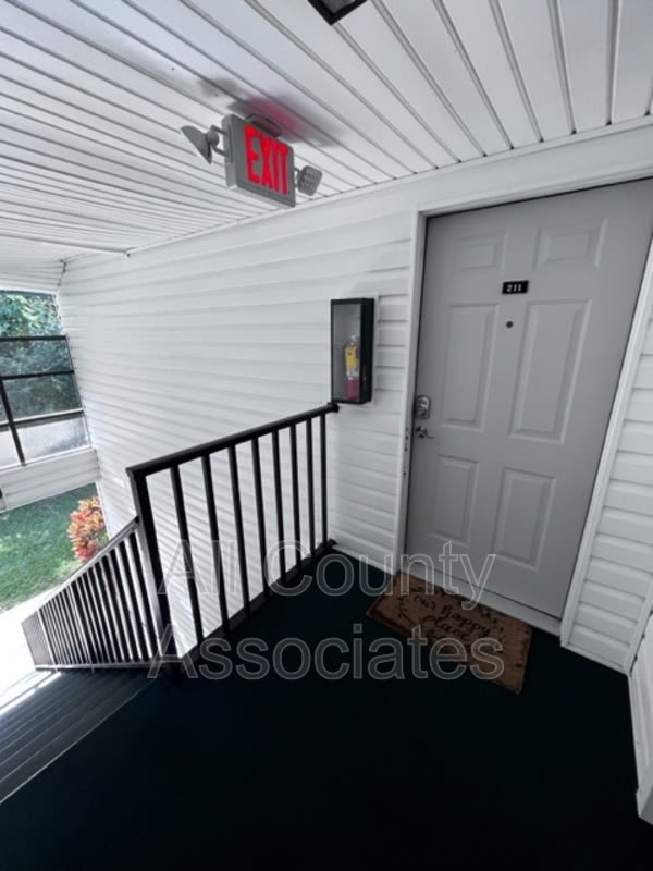 3277 Fox Chase Cir N – photo 3