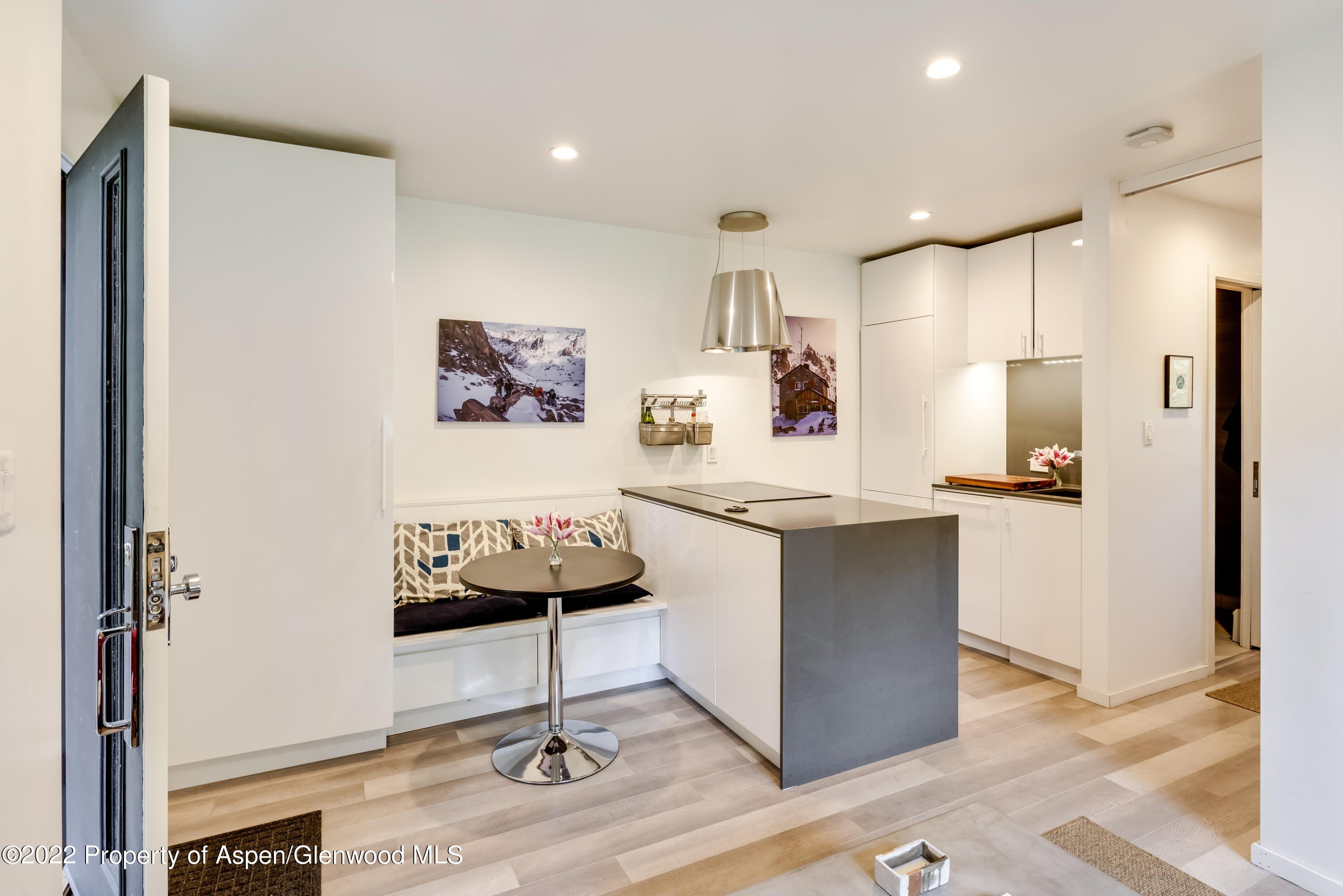 700 W Hopkins Avenue – photo 2