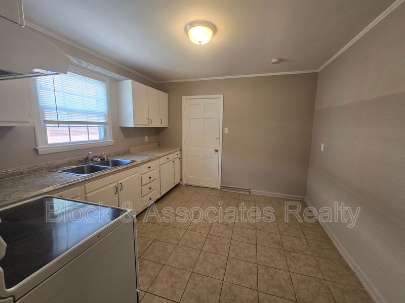 1605 Pichard St. – photo 4