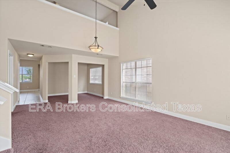 8800 Hazelhurst Dr – photo 5