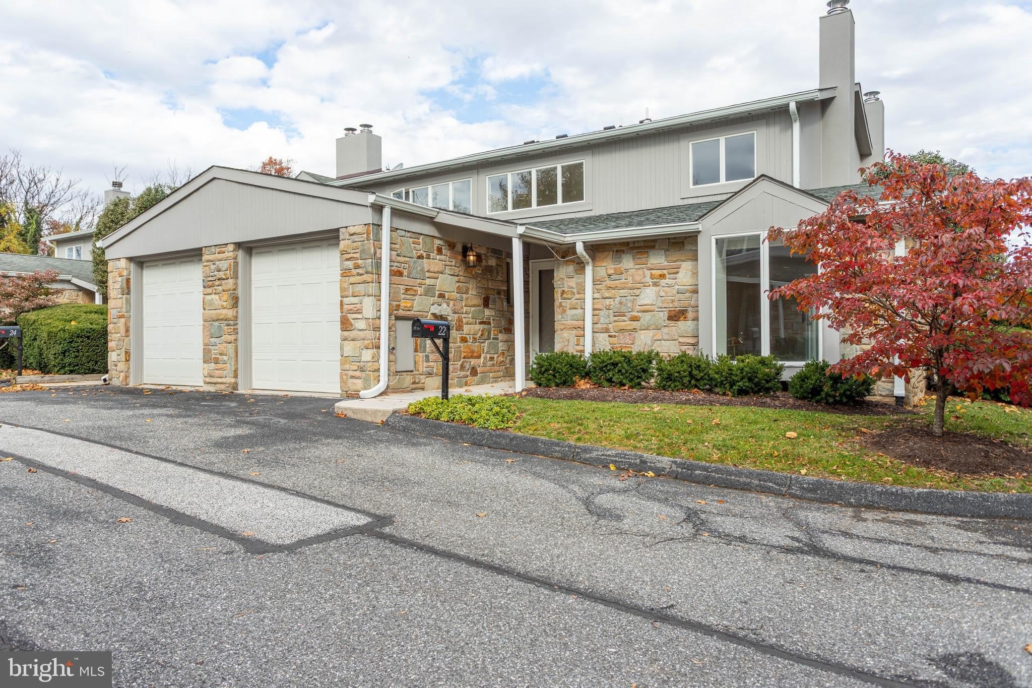 22 STONE MANOR – photo 2