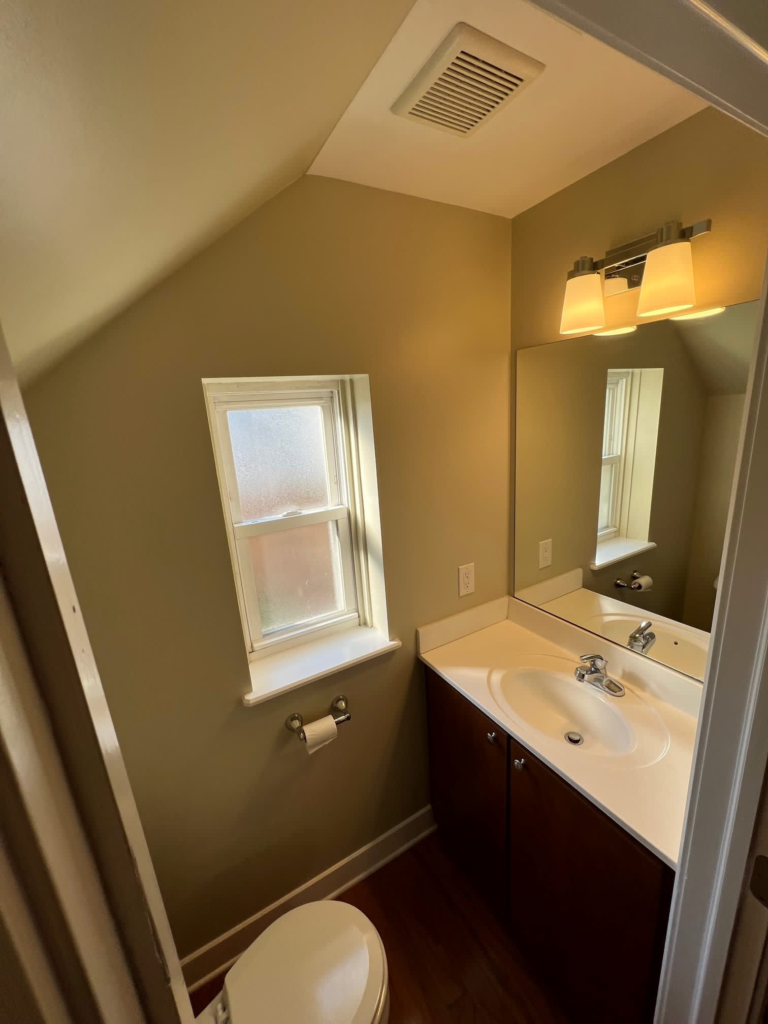 1088 Perry St – photo 3