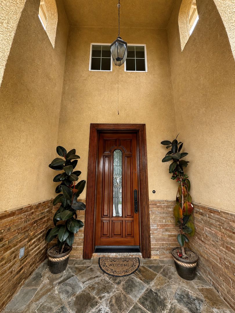 Spacious 5 Bedroom Home In West Oxnard S Desirable Winfield Community – photo 2