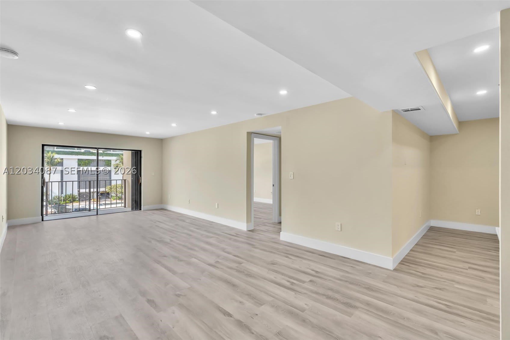 9124 Collins Ave – photo 2