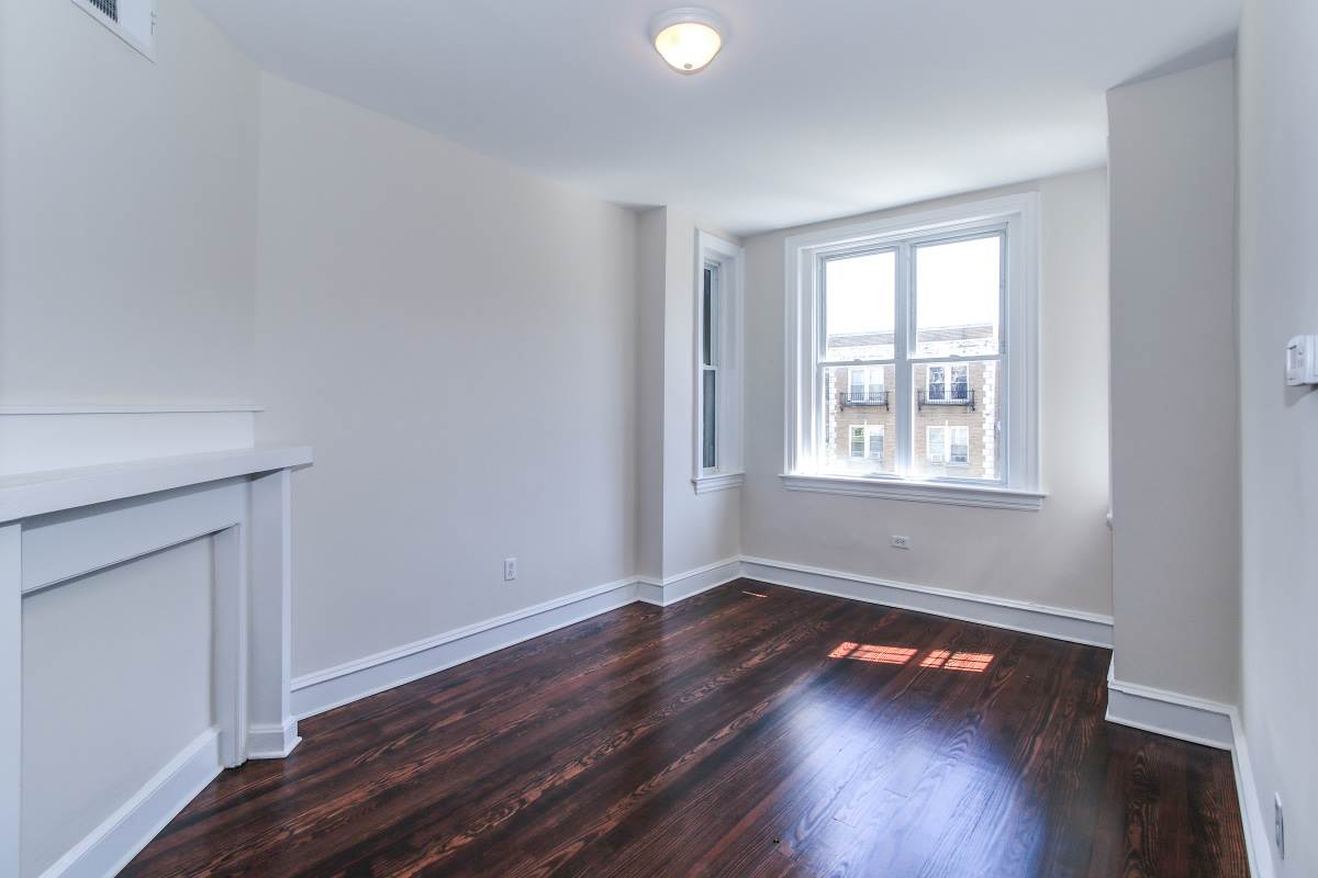 Renovated Columbia Heights 3BD Rowhome with 2 parking spaces!! – photo 5