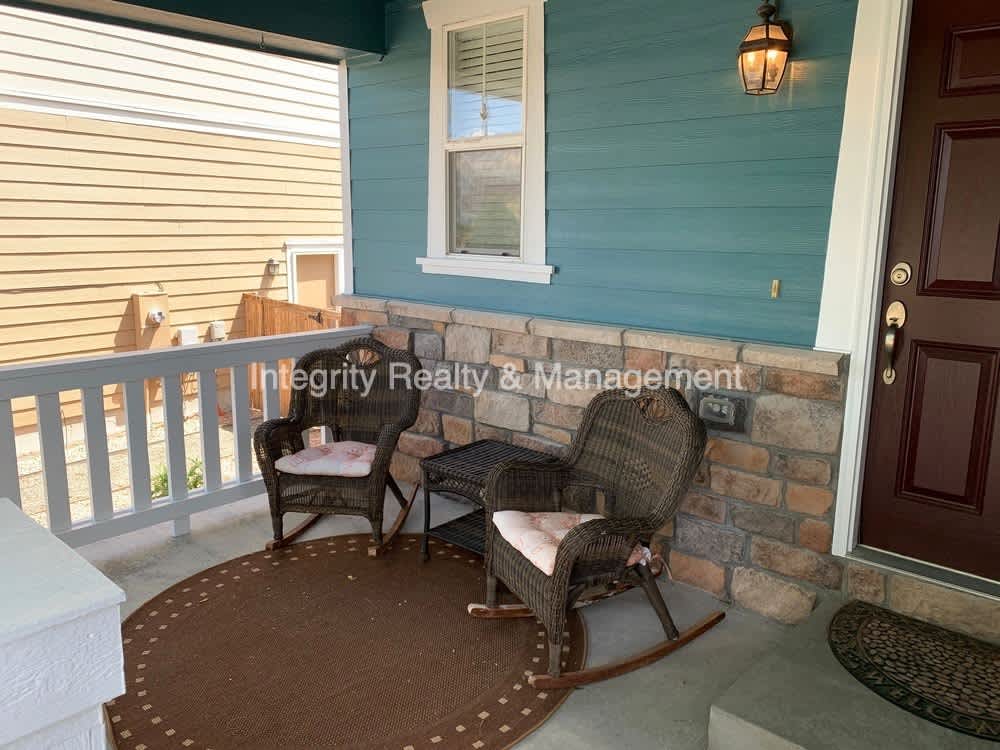 4 Bed, 3.5 Bath, 2380 Sqft – photo 2