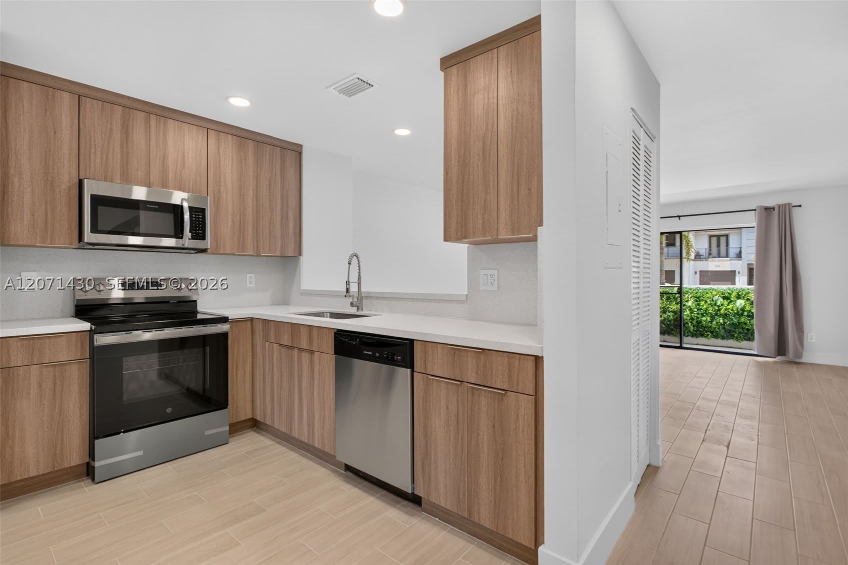 2880 Coral Springs Dr – photo 3