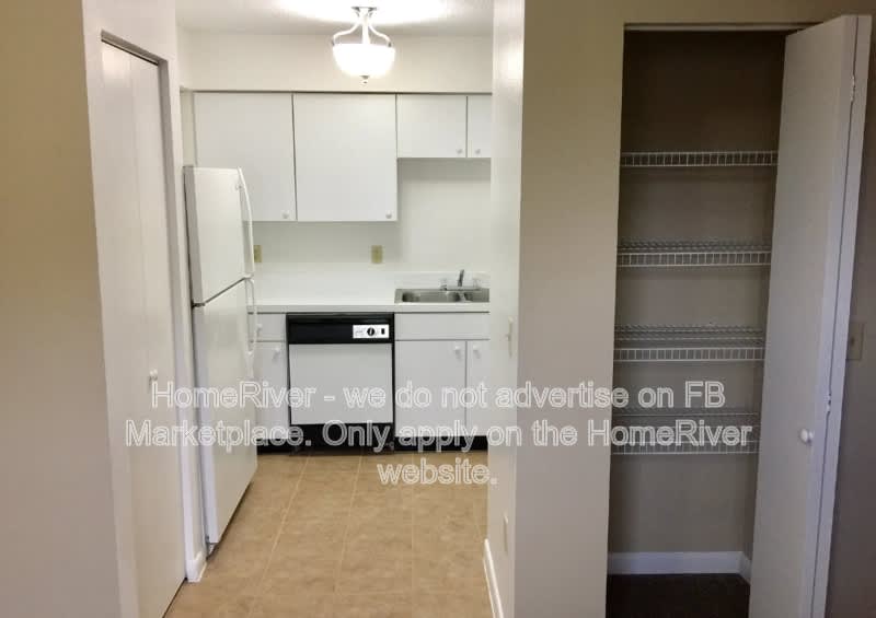 305 E Whitehall Ct – photo 5