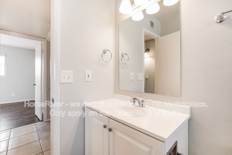 5758 N 42nd Ave – photo 2