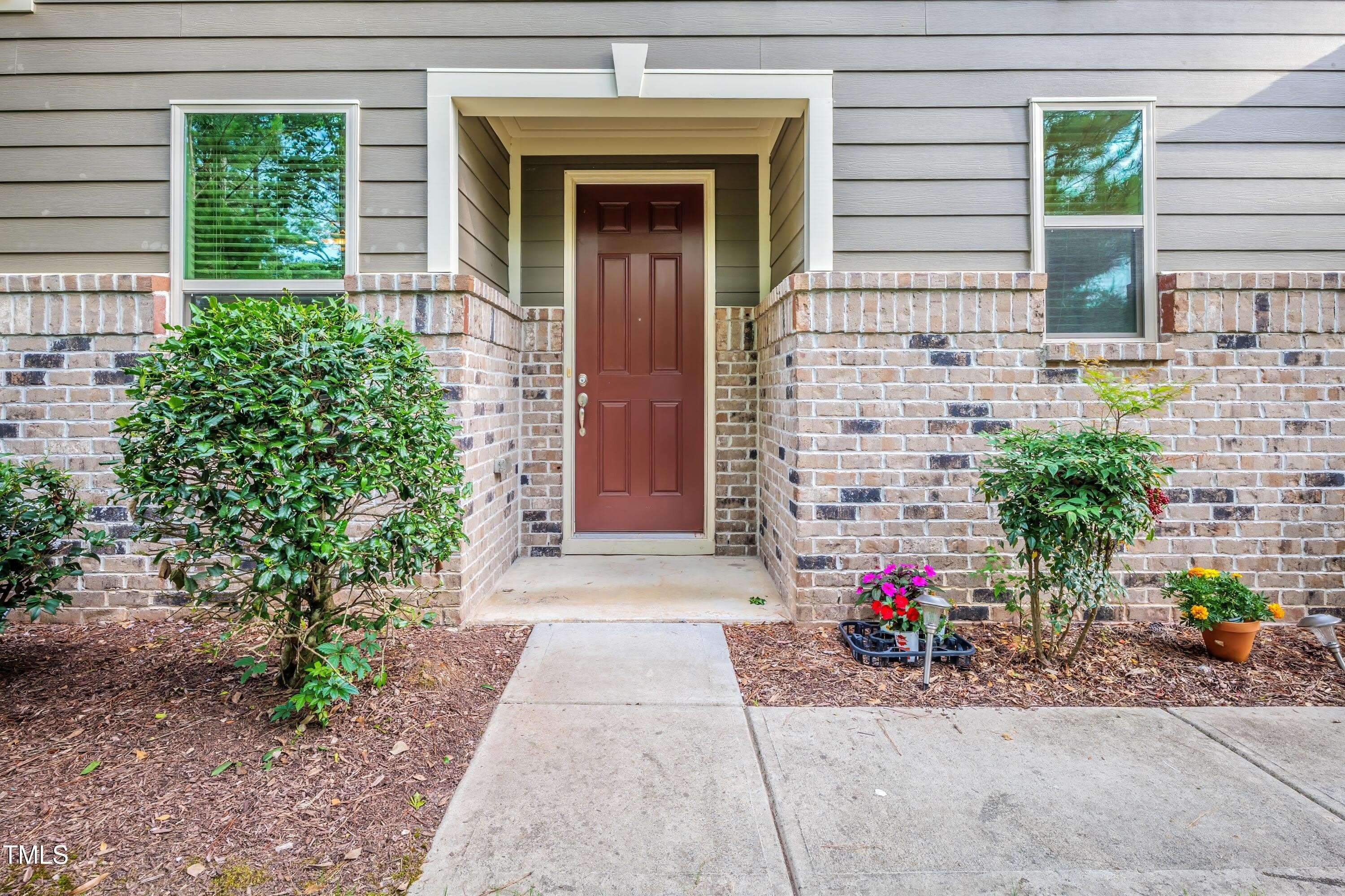 411 Alamosa Place – photo 5
