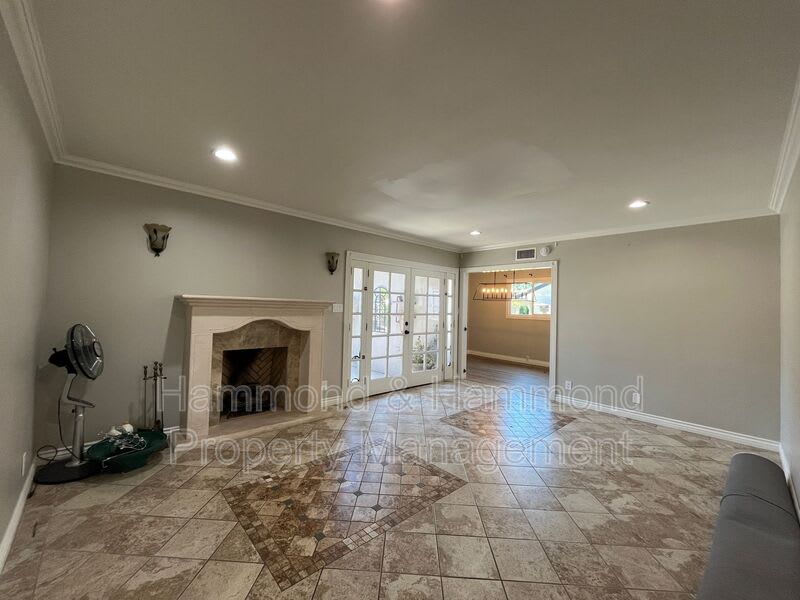 15358 Leadwell St. – photo 3