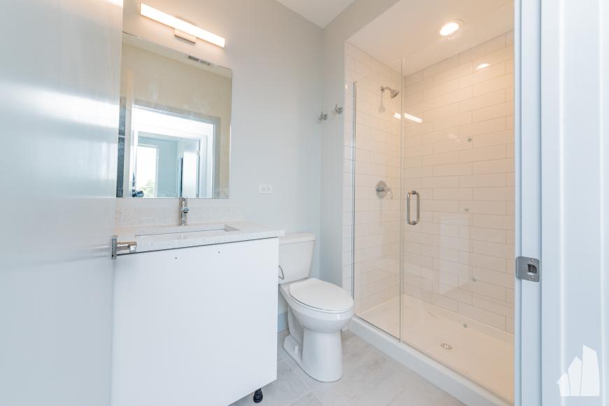 6400 North Wayne Avenue – photo 4
