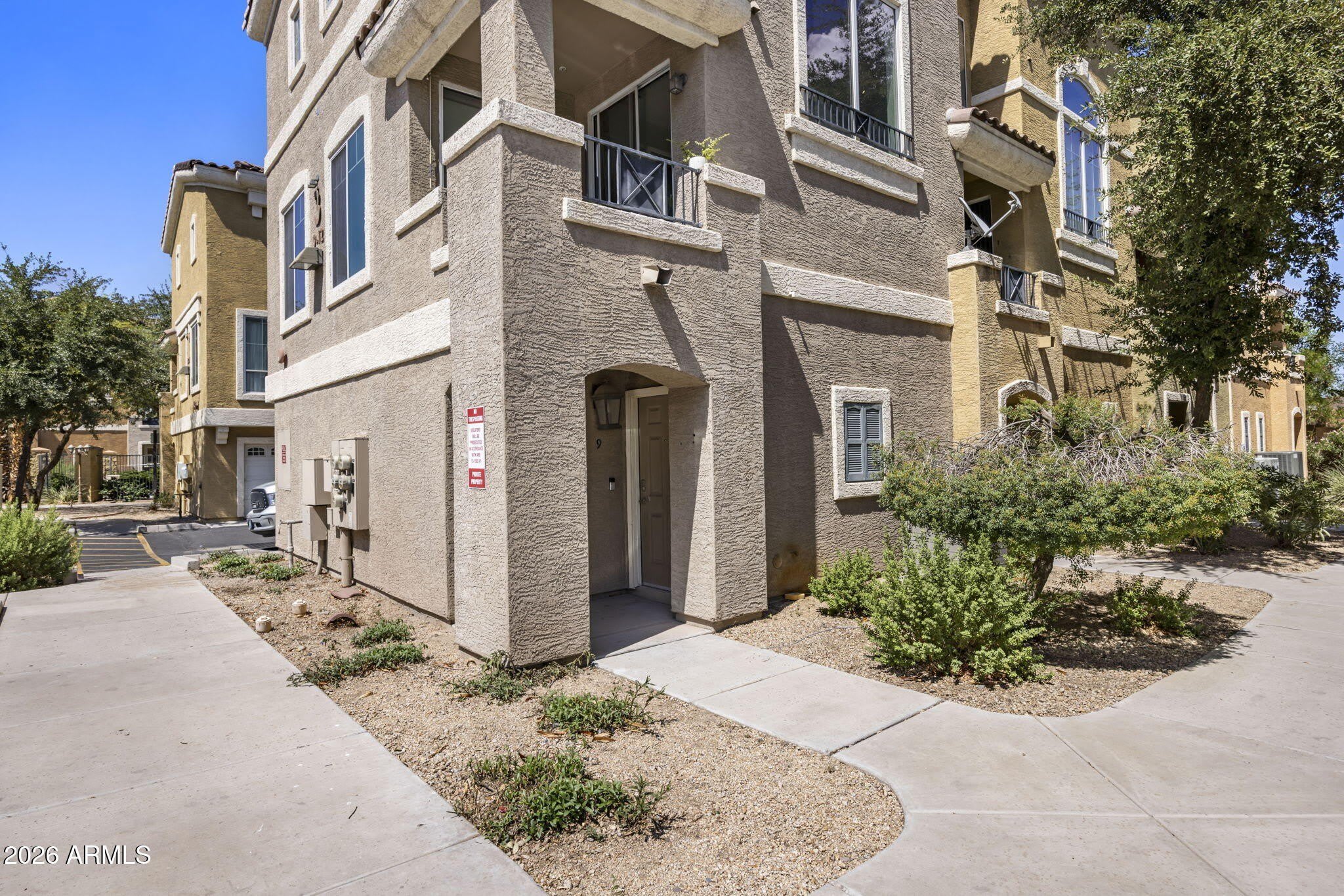 2450 W GLENROSA Avenue – photo 1
