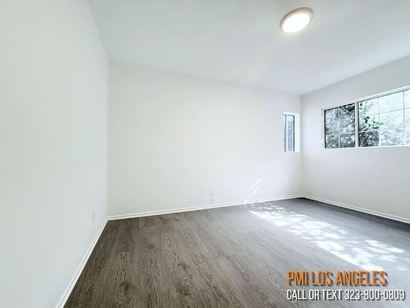 10565 Camarillo St – photo 5