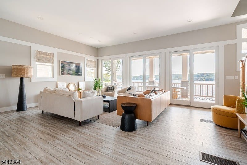 307 Lakeside Blvd – photo 2
