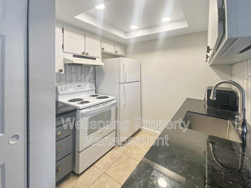 1529 Pyrenees Ave – photo 4