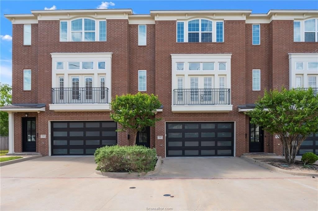 210 Tarrow Street – photo 3