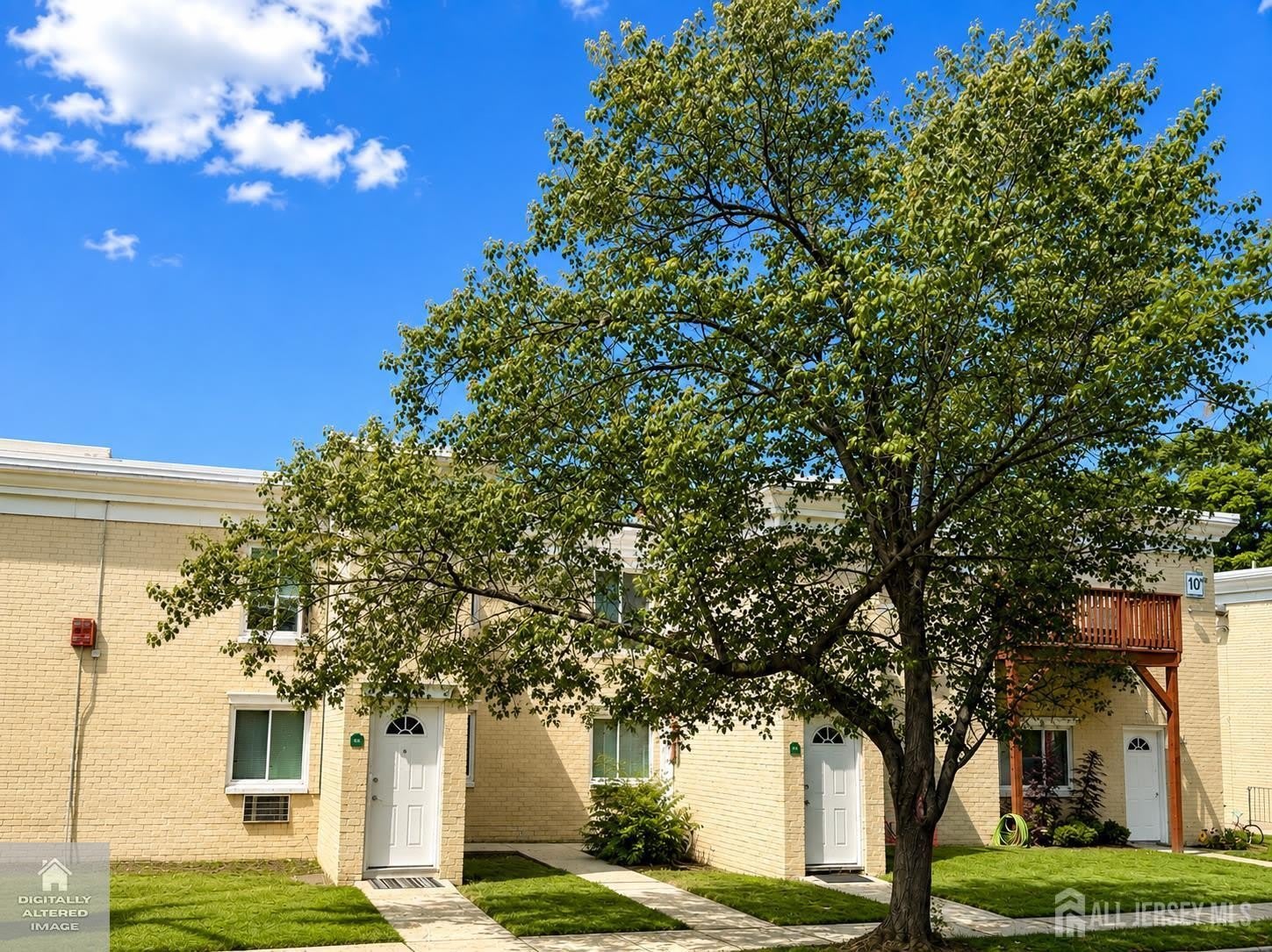 10 Lake Avenue – photo 1