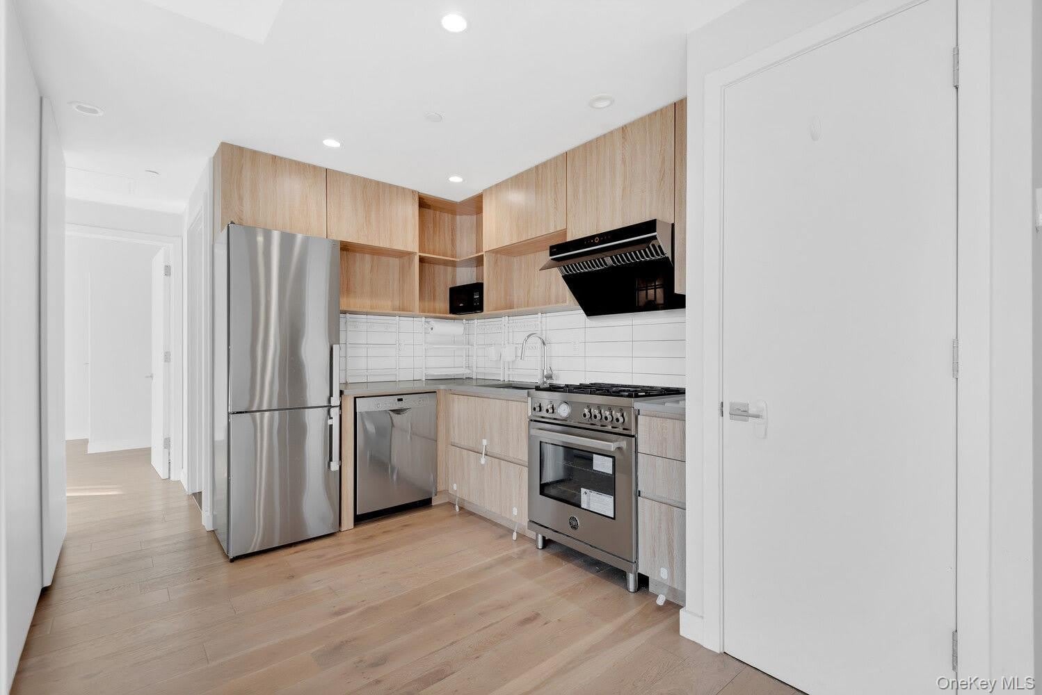 14-33 31ST Avenue – photo 5