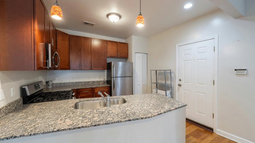 7225 N Rogers – photo 3