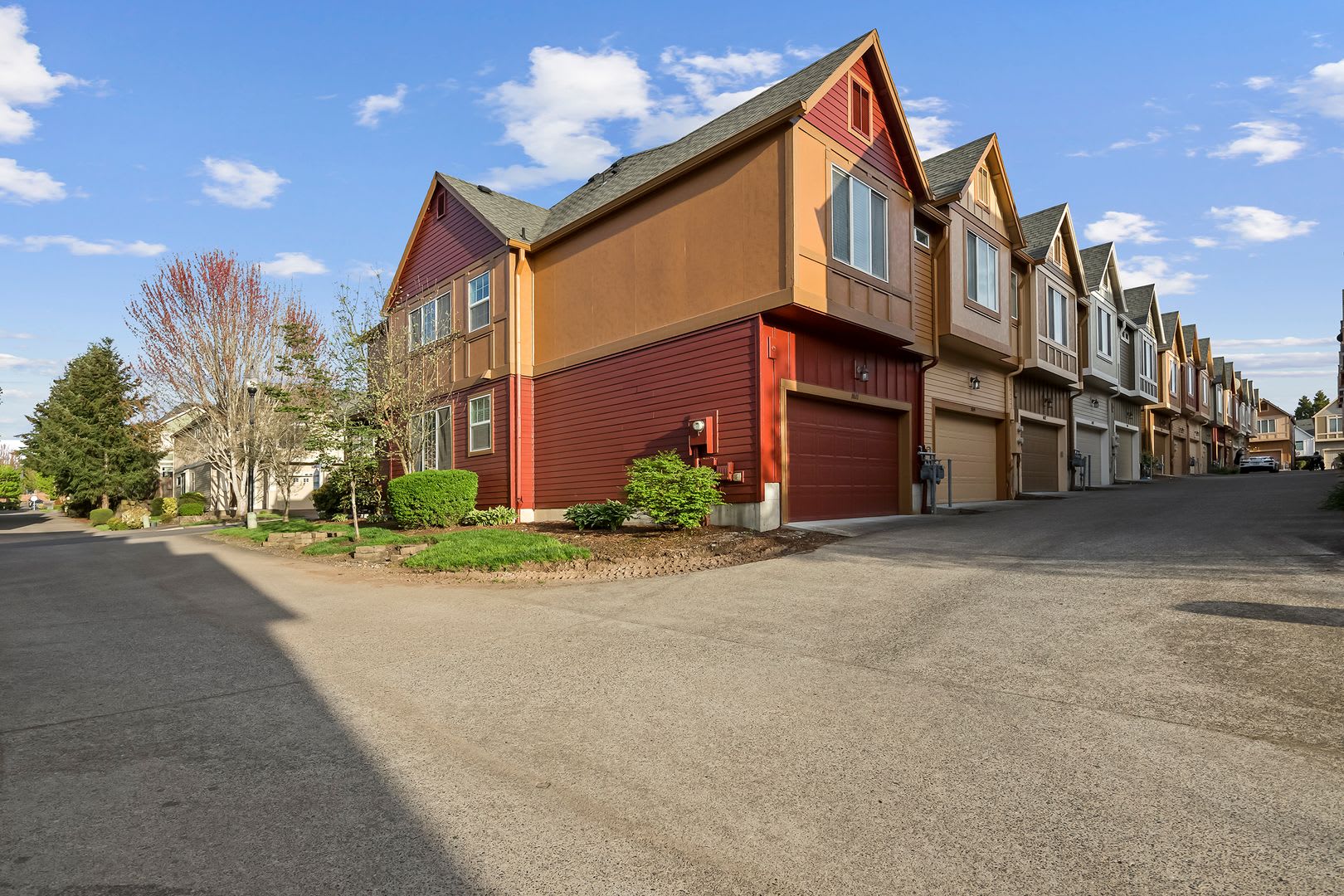 Elmonica Corner Townhome 3 Bed 2 5 Bath Townhome 2 Car Garage A C W D Included Fenced Front Yard Pets Welcome – photo 2