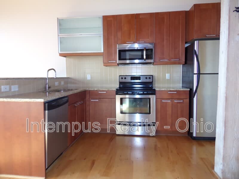 150 E Main St – photo 2