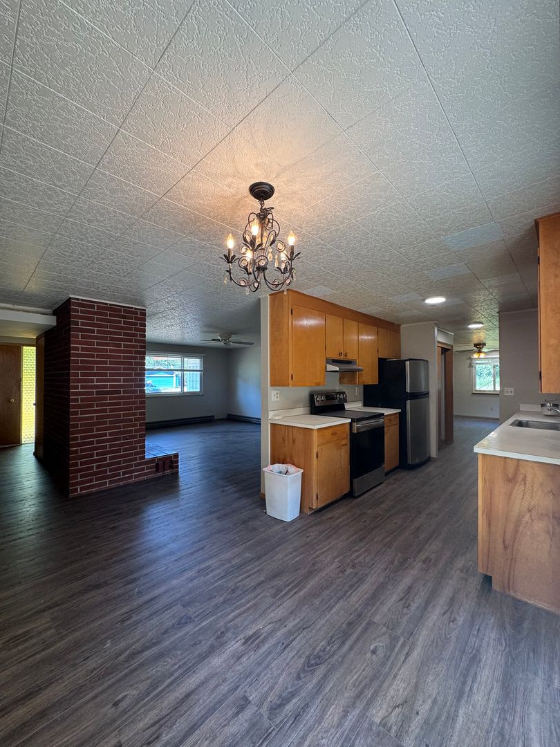 Updated 3 Bedroom Home With Large Fenced Yard – photo 4