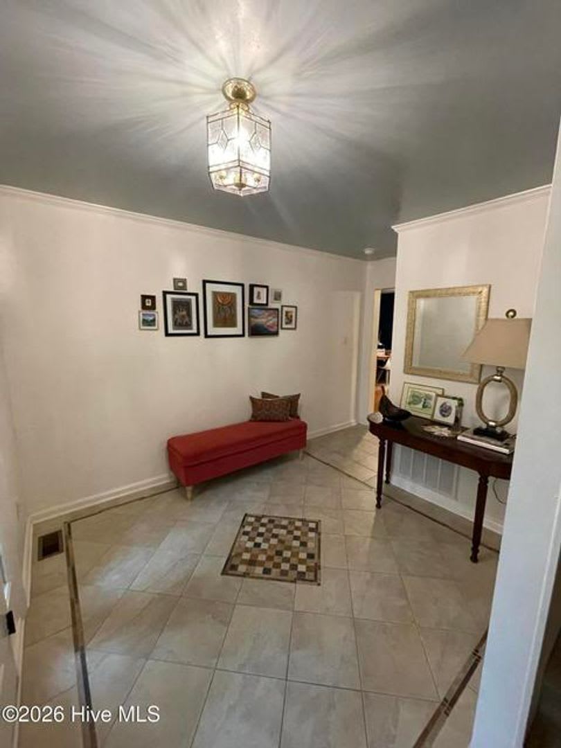 Spacious 4-bedroom, 2.5-bath home located in the desirable Sandhurst neighborhood! – photo 2