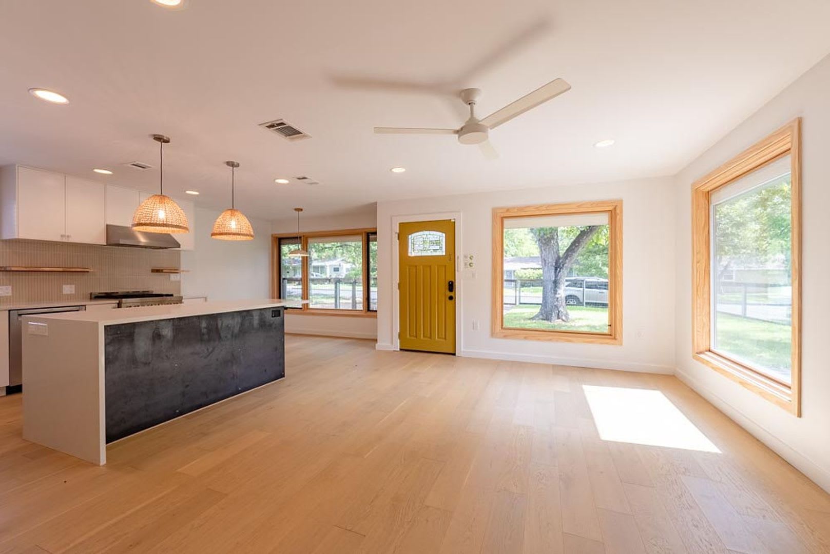Discover Modern Living: Stylish Home with Gourmet Kitchen, Luxurious Suite, & Versatile Studio Space! – photo 4