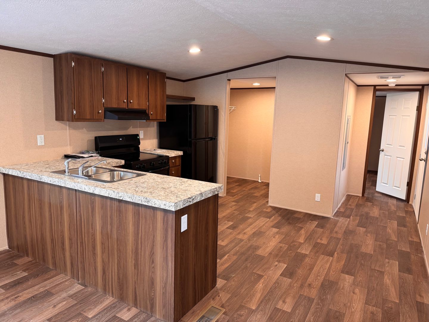 Brand New 3 Bed 2 Bath Mobile Home – photo 4
