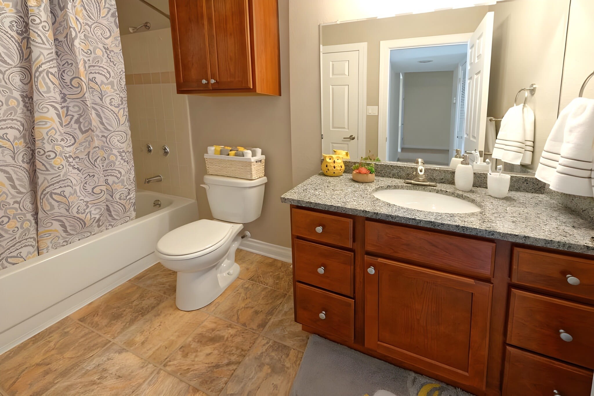 Country Club Manor Apartments – photo 4