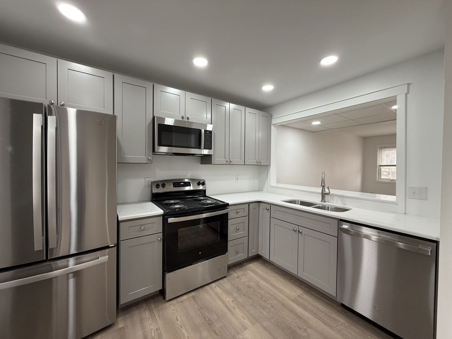 Biscayne/Sarasota 2 Bedroom Townhome newly renovated for you! – photo 2