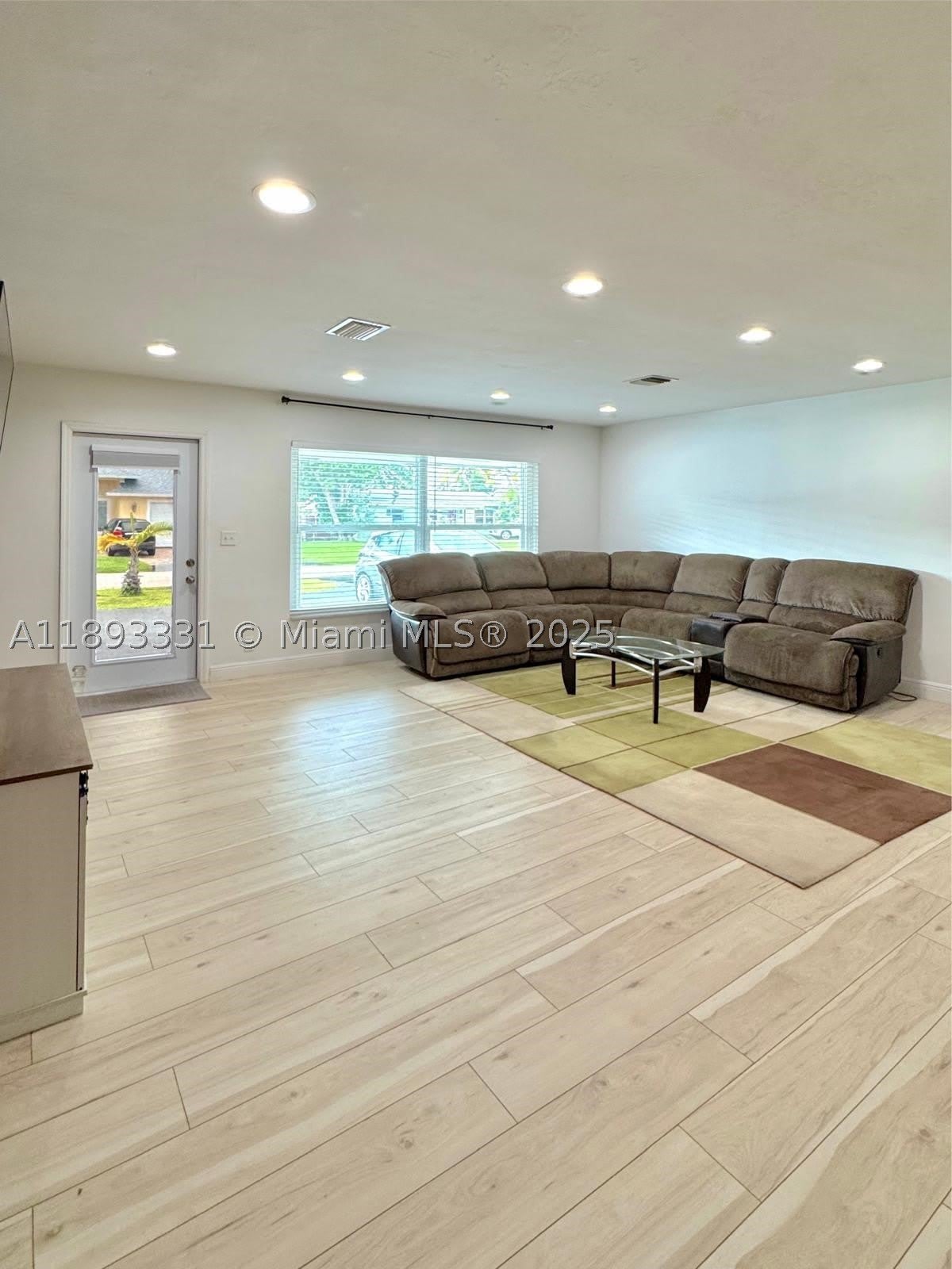 120 NE 9th Ave – photo 4