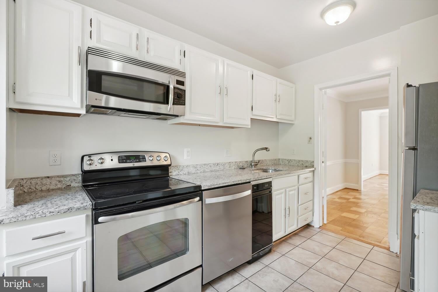 3231 SUTTON Place NW – photo 4