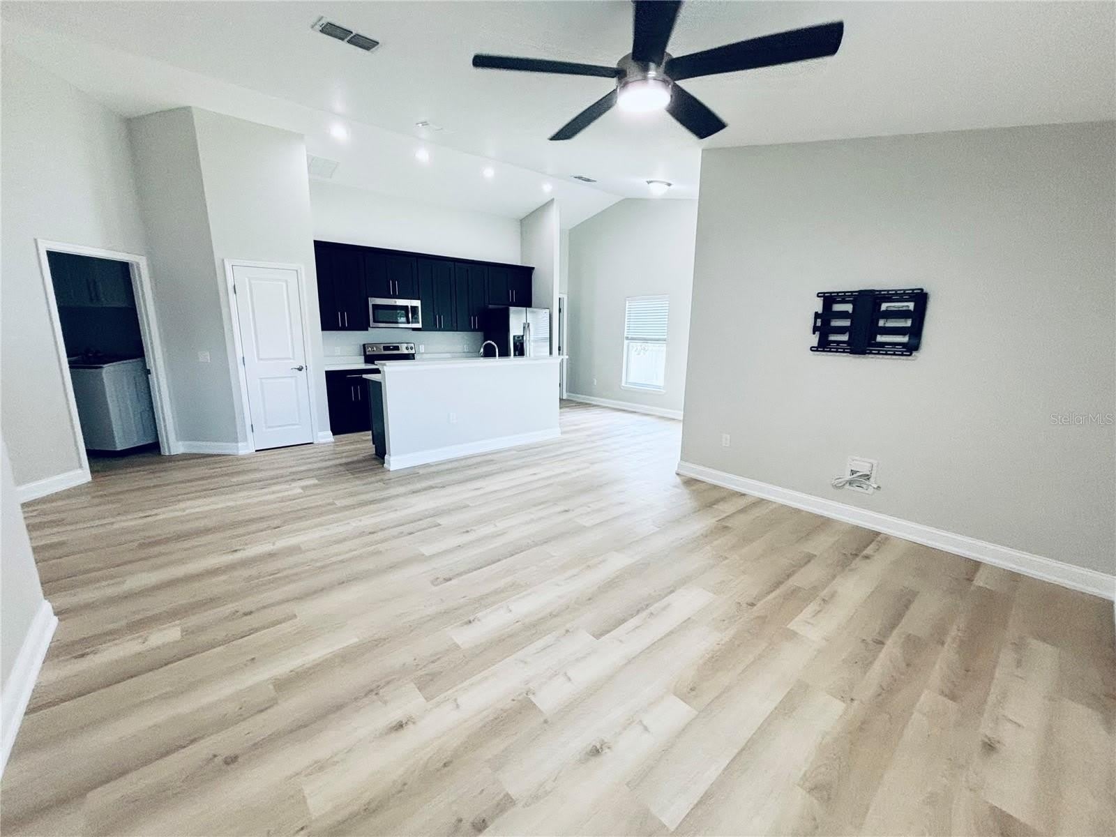 2060 EVEREST Street – photo 5