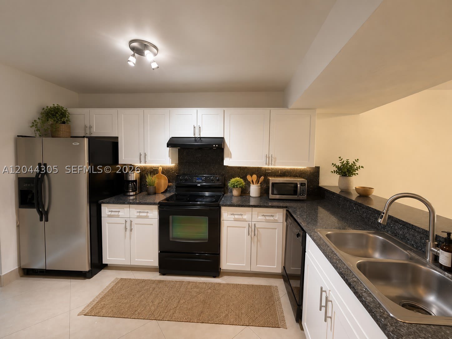 862 Crystal Lake Dr – photo 2
