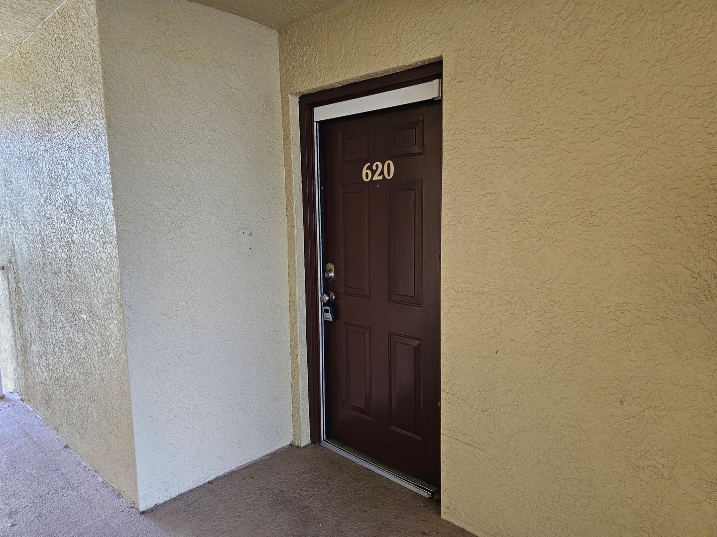 Well maintained 2 bed 2 bath Condo in the heart of Fort myers with lake view – photo 2