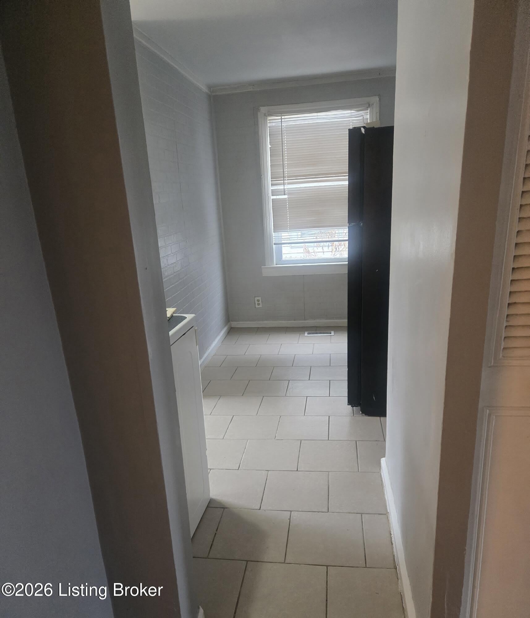 3004 Wyandotte Ave – photo 5