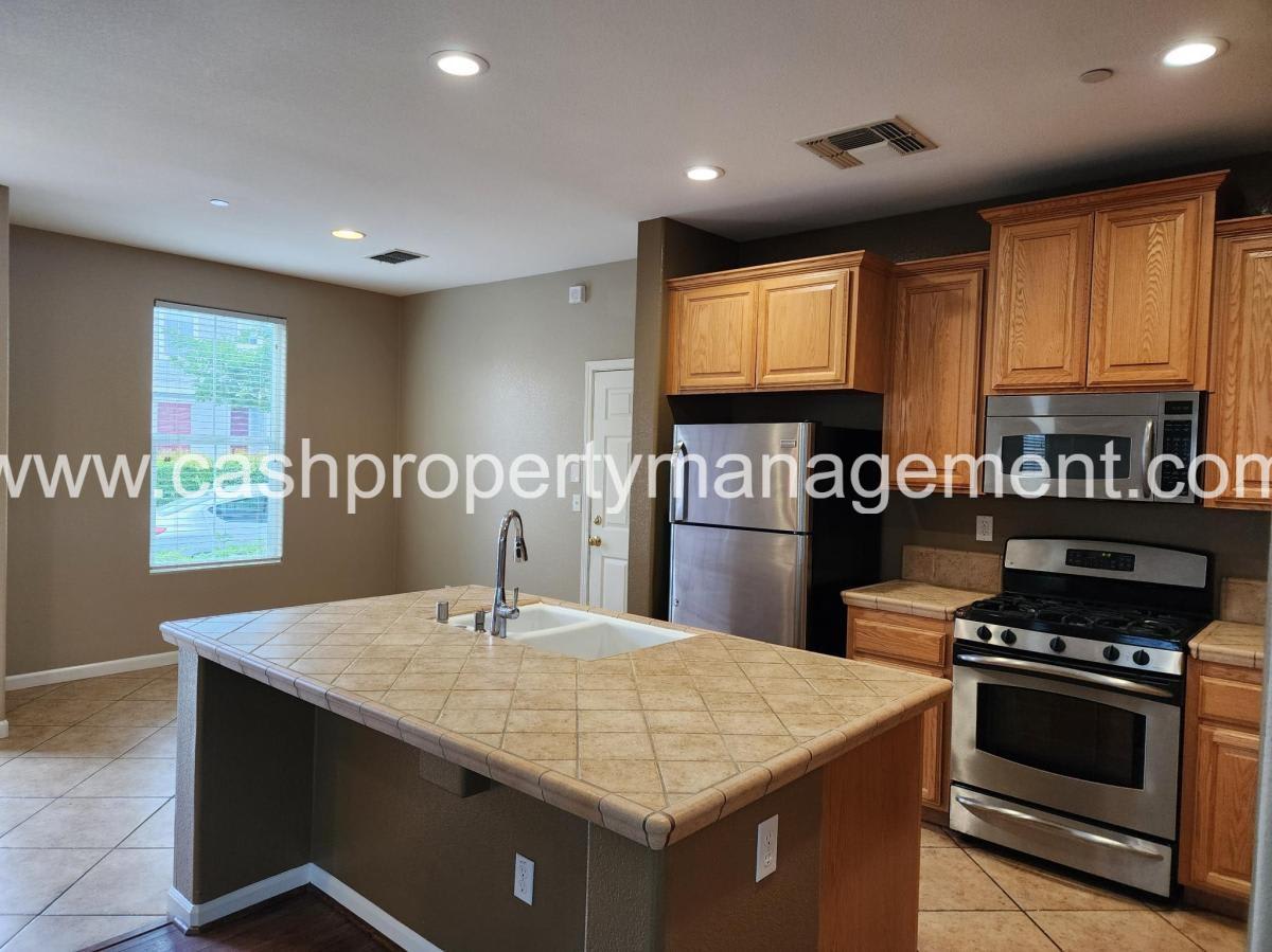 548 Navigator Dr – photo 3