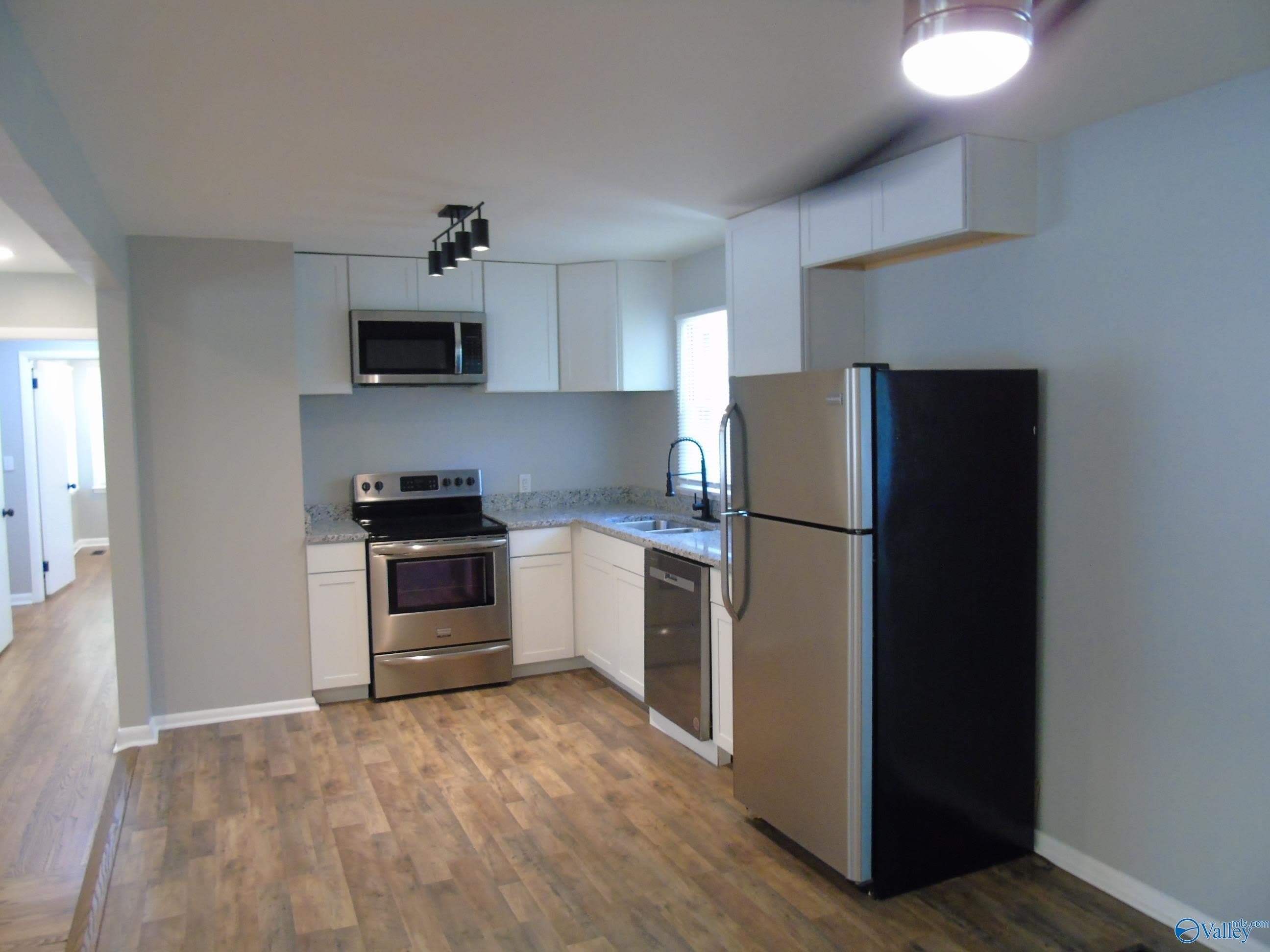 1903 Melbourne Avenue NE – photo 4