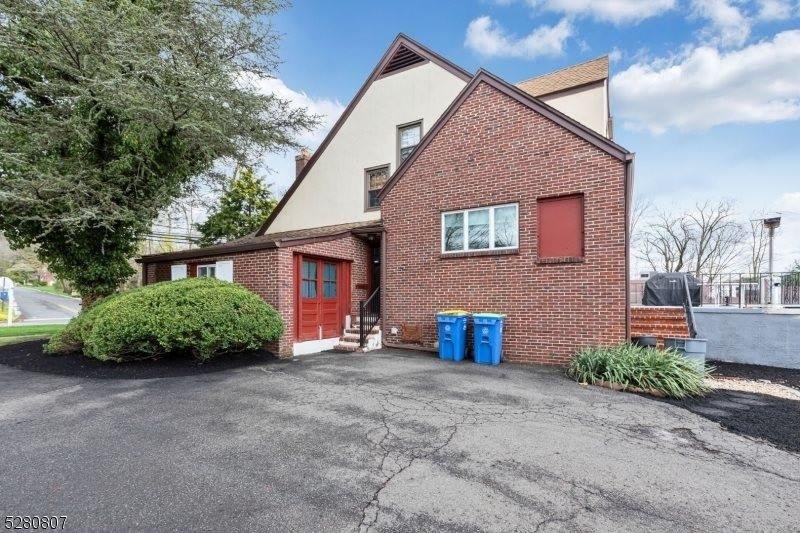 153 Stirling Rd – photo 4