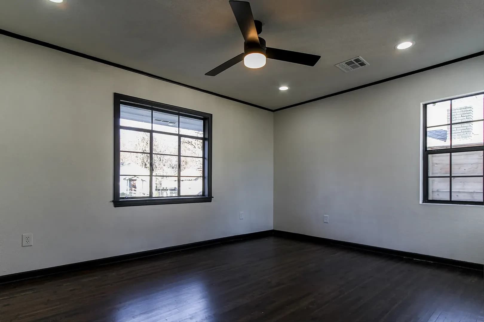 Charming 2 Bedroom Home In Tulsa S Vibrant Community – photo 4